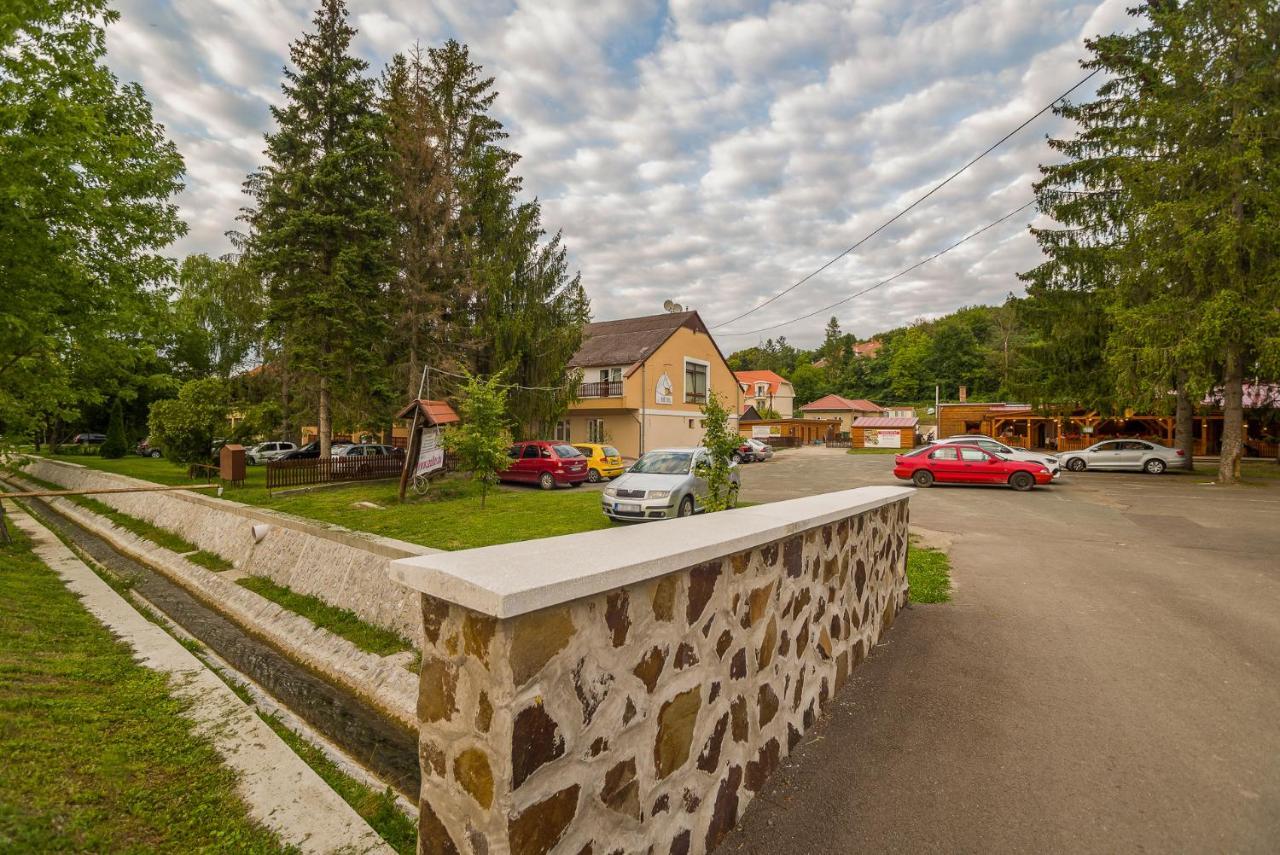Lipicai Ifjusagi Szallo Szilvasvarad Exterior photo